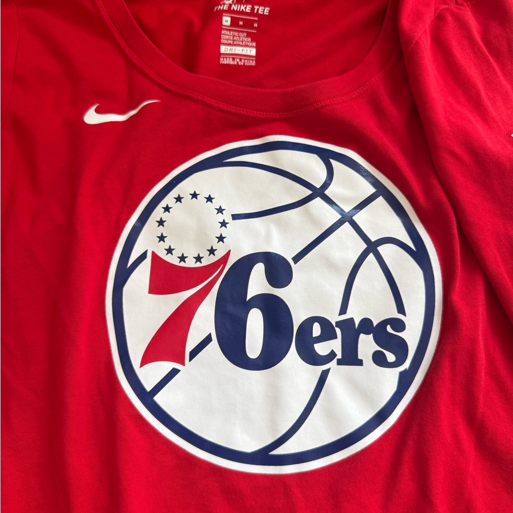 Nike Philadelphia 76ers Womens Long Sleeve Dri-FIT Shirt Red Medium NBA Tee - Picture 2 of 4